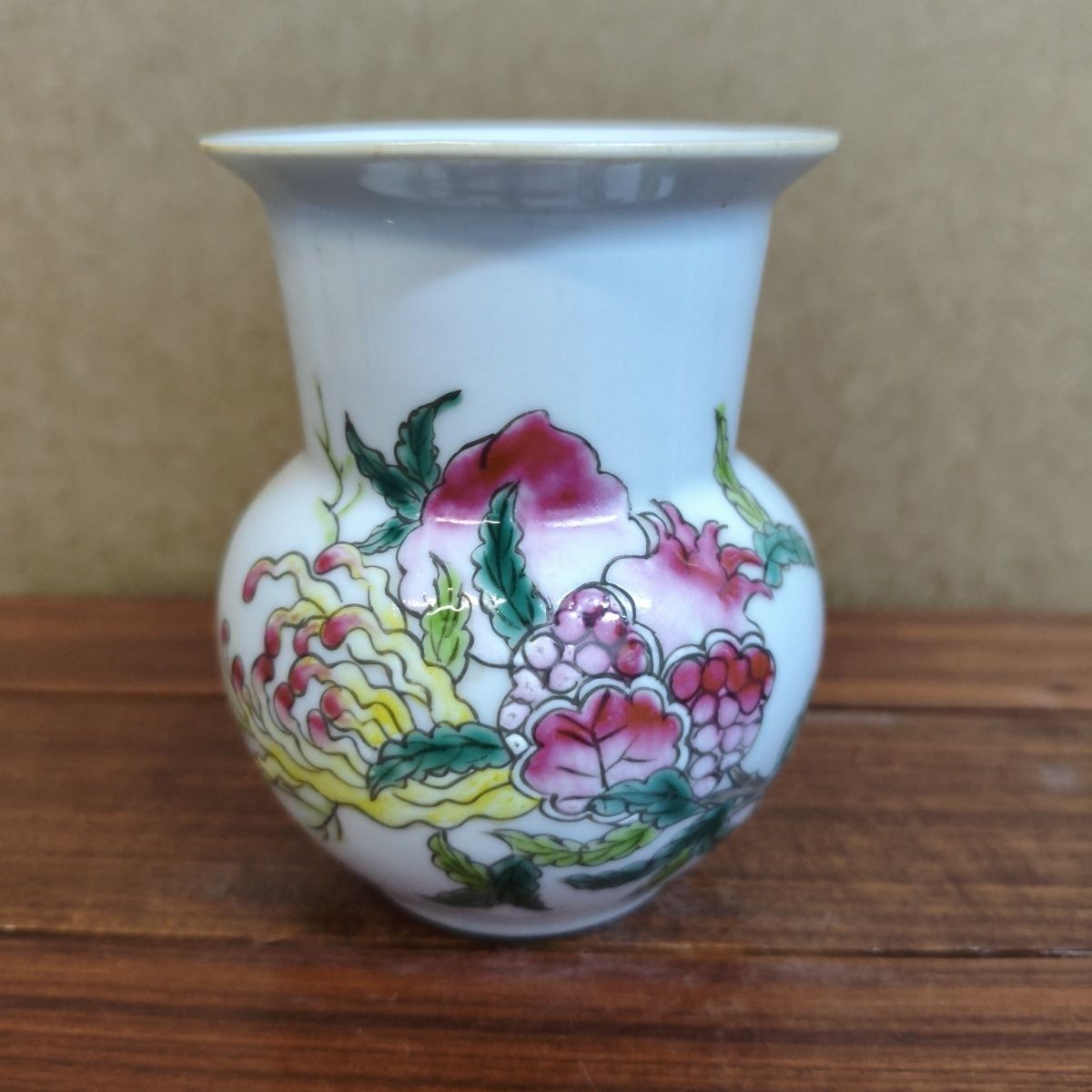 Vintage Collectibles And More - Antyczna Kolekcjonerska Butelka/Pojemnik z Obrazkiem Sanduo,