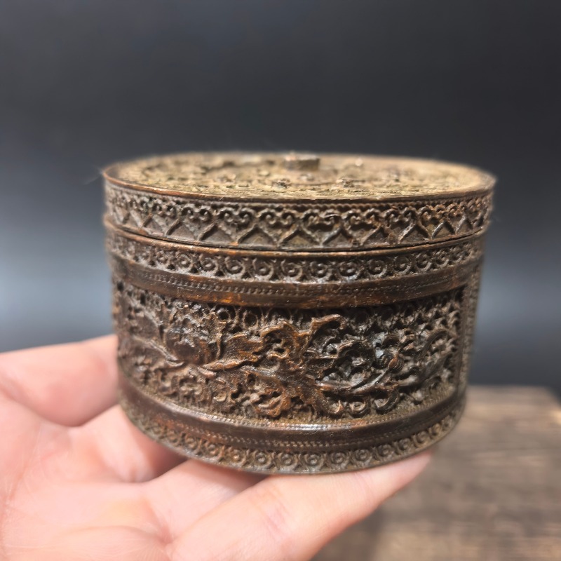 Chińska Retro Rzeźbiona Metalo – Vintage Collectible Jewelry recenzja i cena