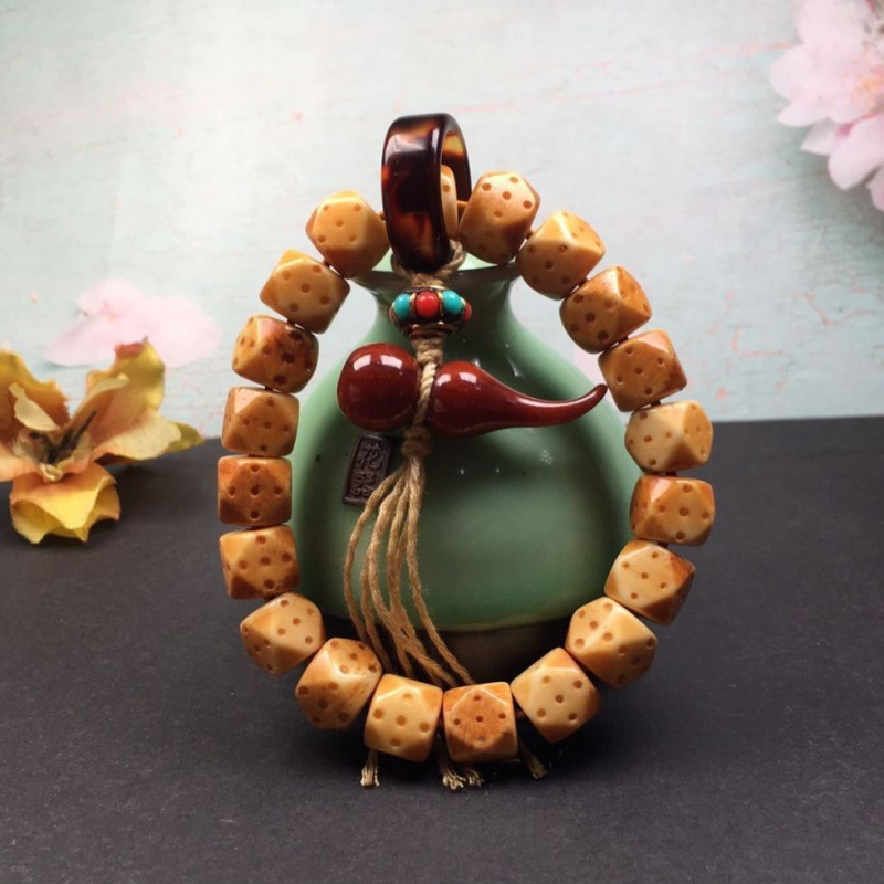 Kostki z jada, stare materiały – Vintage Collectibles And More recenzja i cena