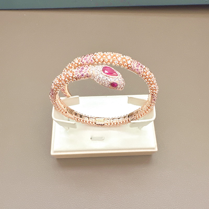 Kolekcja Projektantów Naszyjni – Vintage Collectible Jewelry recenzja i cena
