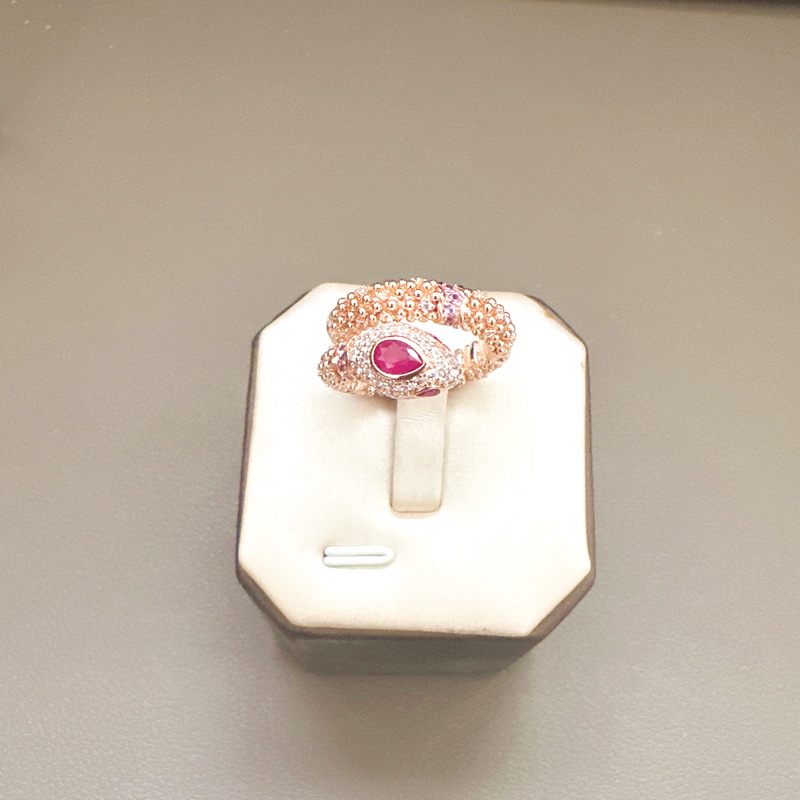 Kolekcja Projektantów Naszyjni – Vintage Collectible Jewelry recenzja i cena