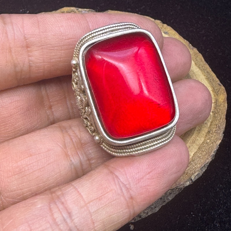 Retro postarzany pierścień z t – Vintage Collectible Jewelry recenzja i cena